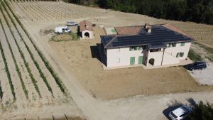 casolare agriturismo toscana edilizia pannelli solari fotovoltaici installazione vigneti